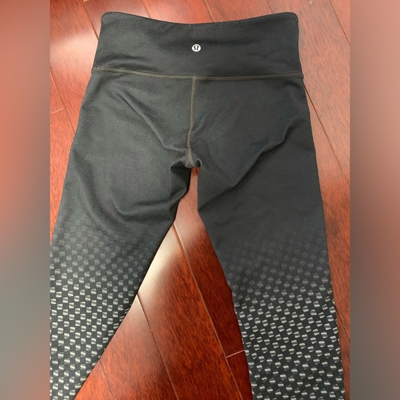 Lululemon leggings size 6 - Picture 2 of 3